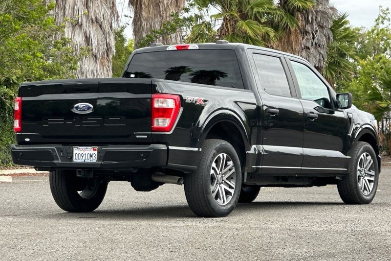 Ford F-150 Vehicle Full-screen Gallery Image 03