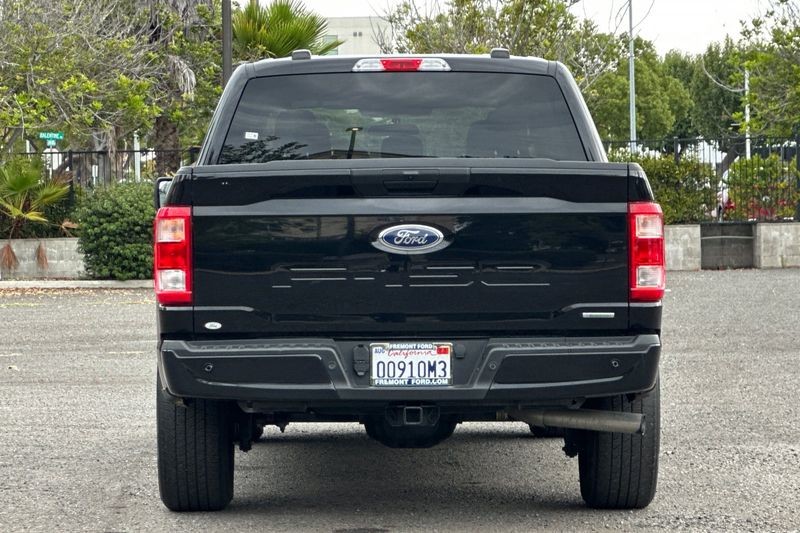 Ford F-150 Vehicle Full-screen Gallery Image 04