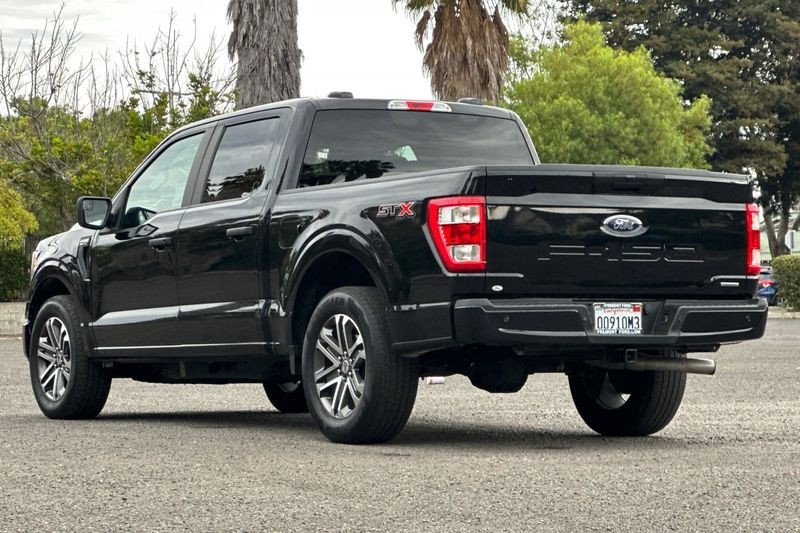 Ford F-150 Vehicle Full-screen Gallery Image 05