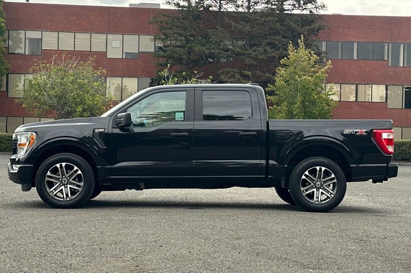 Ford F-150 Vehicle Full-screen Gallery Image 07