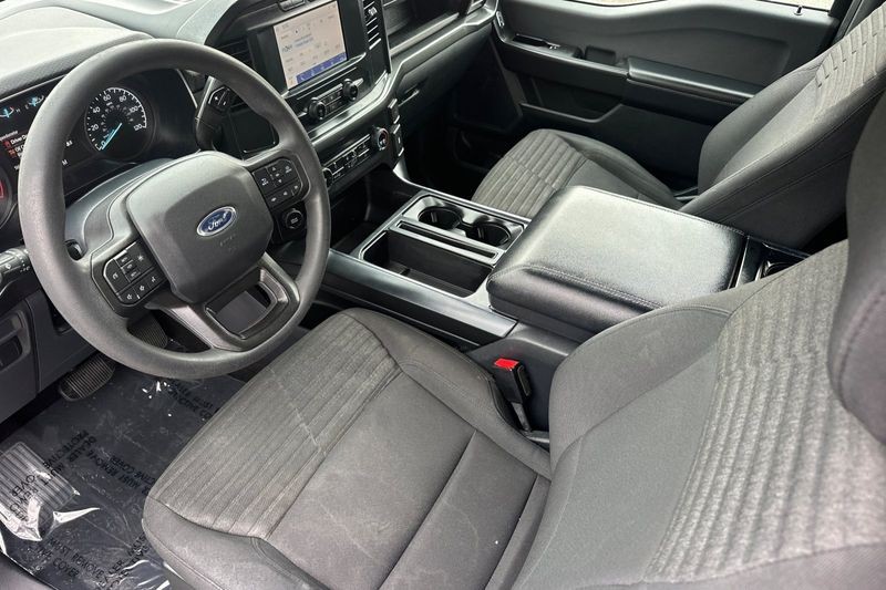 Ford F-150 Vehicle Full-screen Gallery Image 10