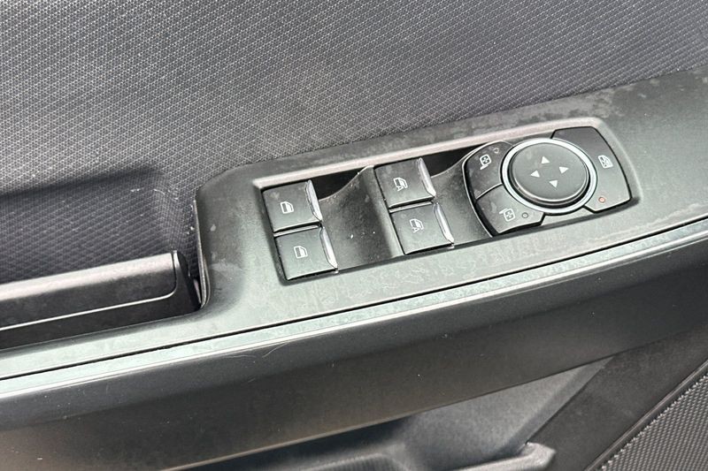 Ford F-150 Vehicle Full-screen Gallery Image 12