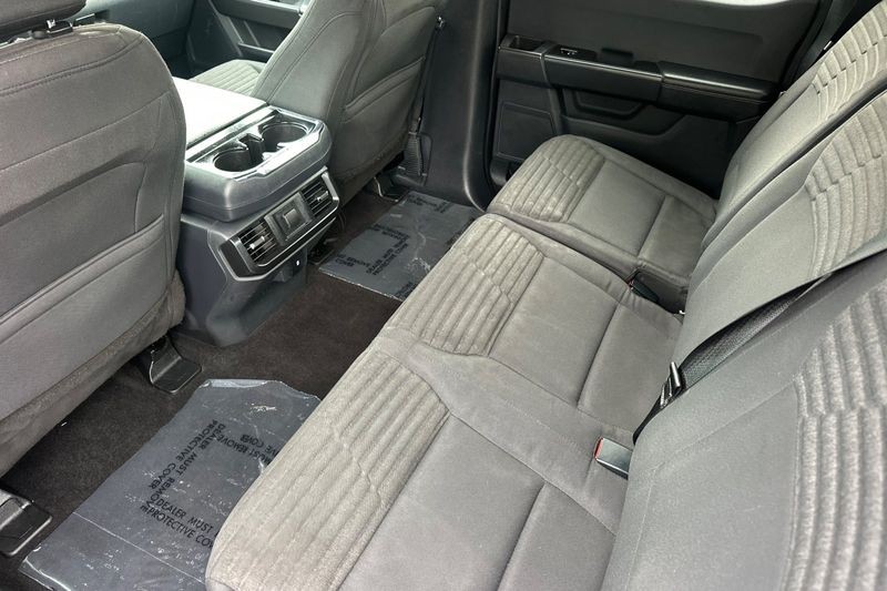 Ford F-150 Vehicle Full-screen Gallery Image 14
