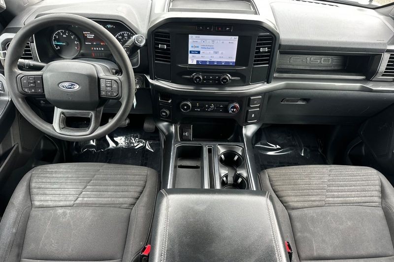 Ford F-150 Vehicle Full-screen Gallery Image 15