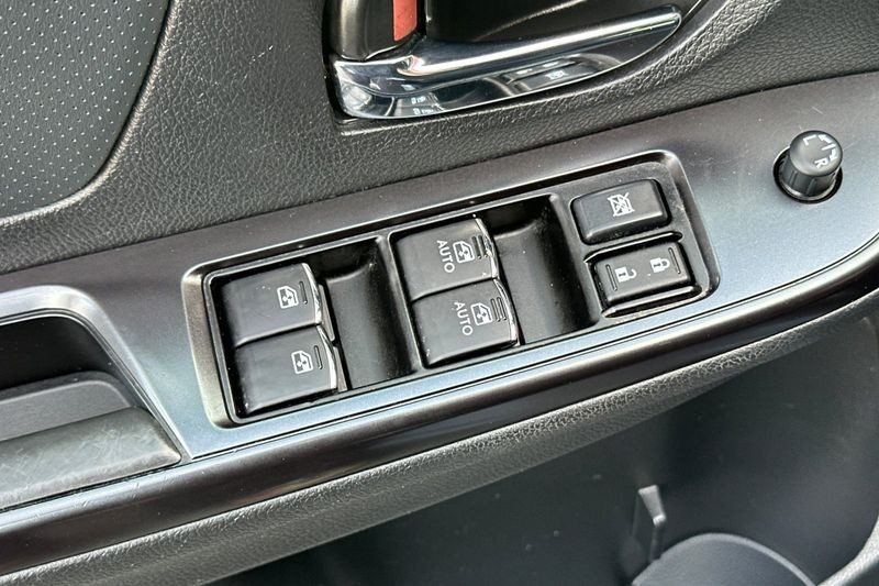 Subaru WRX Vehicle Full-screen Gallery Image 12
