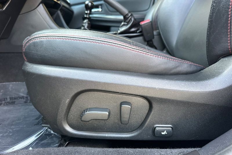 Subaru WRX Vehicle Full-screen Gallery Image 13