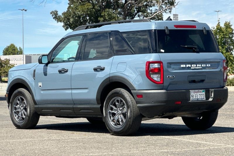 Ford Bronco Sport Vehicle Full-screen Gallery Image 05