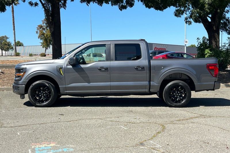 Ford F-150 Vehicle Full-screen Gallery Image 07