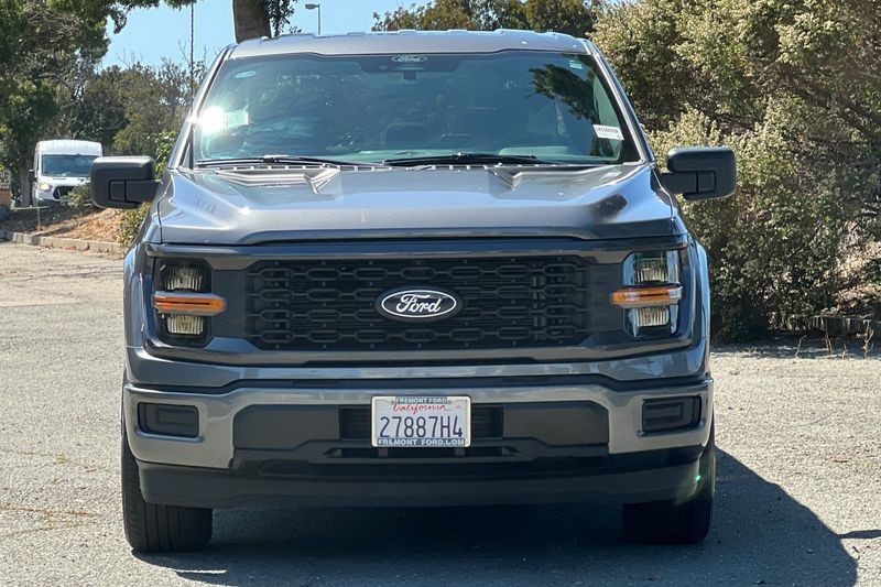 Ford F-150 Vehicle Full-screen Gallery Image 09