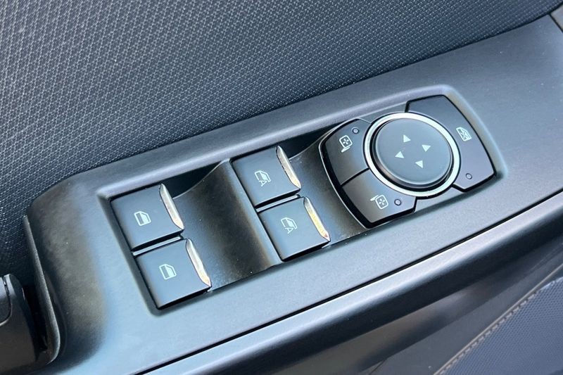 Ford F-150 Vehicle Full-screen Gallery Image 12