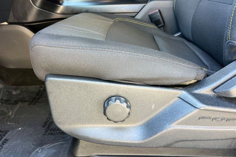 Ford F-150 Vehicle Full-screen Gallery Image 13