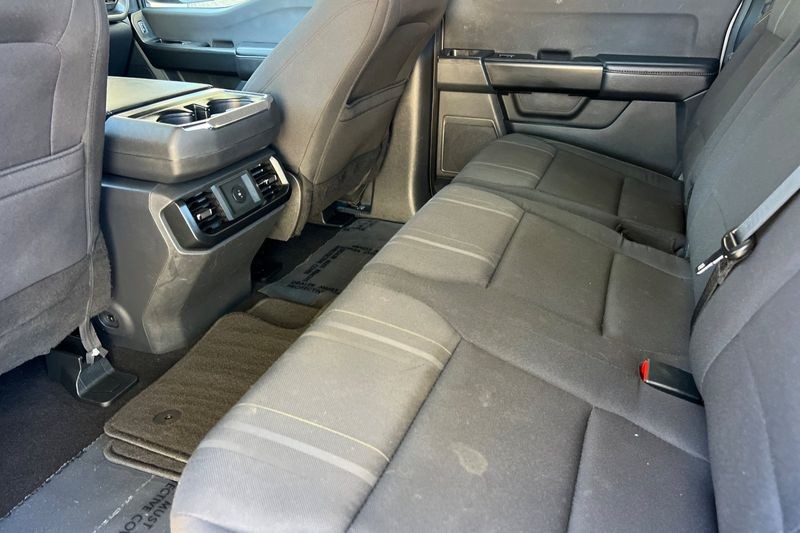 Ford F-150 Vehicle Full-screen Gallery Image 14