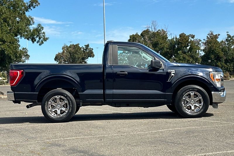 Ford F-150 Vehicle Full-screen Gallery Image 02