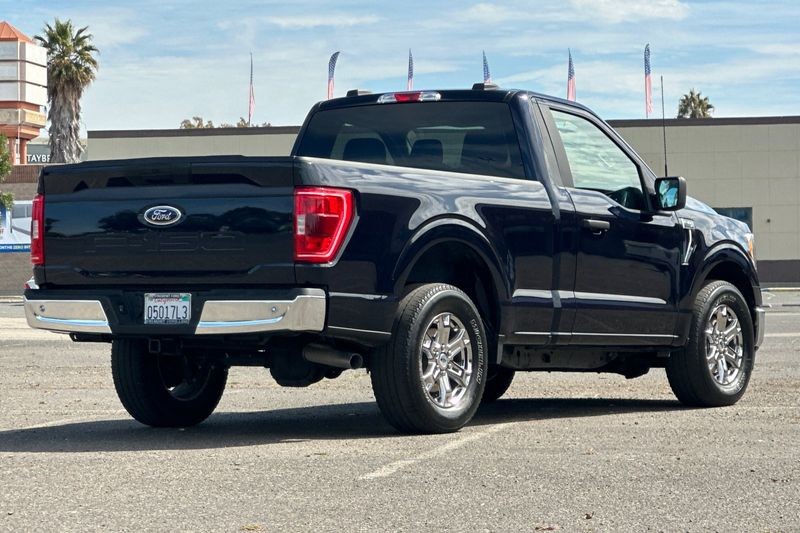 Ford F-150 Vehicle Full-screen Gallery Image 03