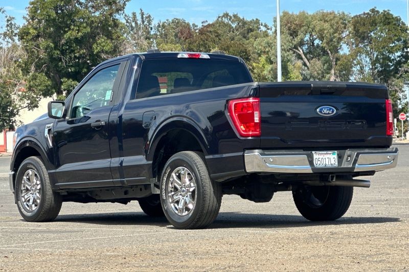 Ford F-150 Vehicle Full-screen Gallery Image 05