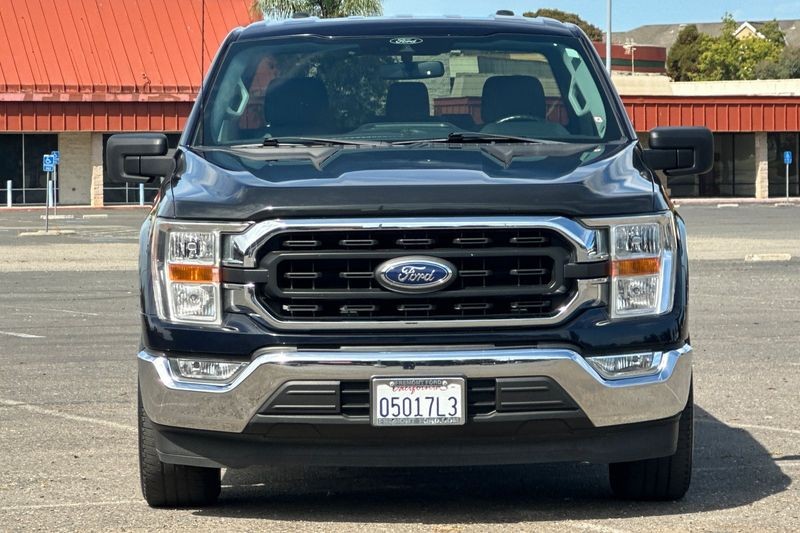 Ford F-150 Vehicle Full-screen Gallery Image 09