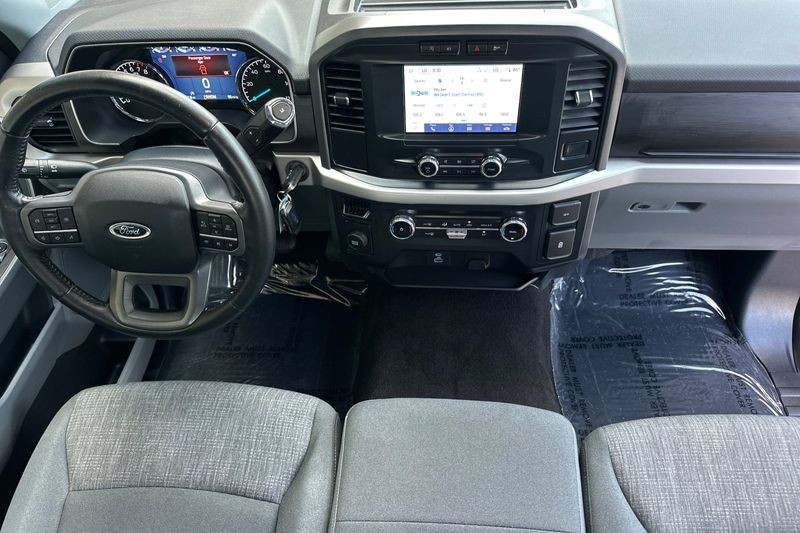 Ford F-150 Vehicle Full-screen Gallery Image 14