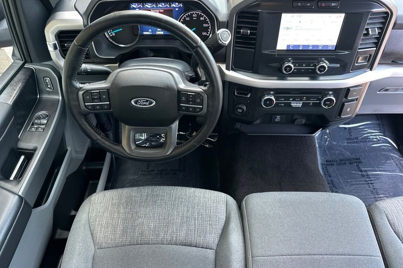 Ford F-150 Vehicle Full-screen Gallery Image 15