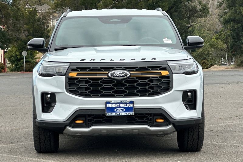 Ford Explorer Vehicle Full-screen Gallery Image 08