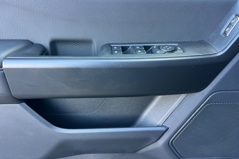 Ford F-150 Vehicle Full-screen Gallery Image 10