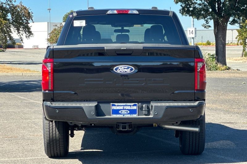 Ford F-150 Vehicle Full-screen Gallery Image 04