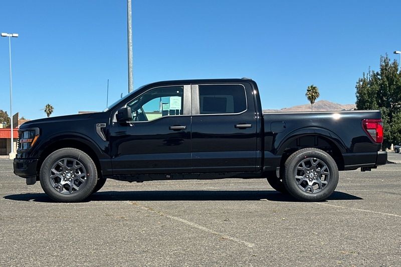 Ford F-150 Vehicle Full-screen Gallery Image 06