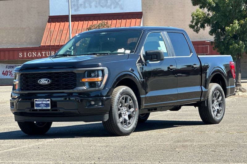 Ford F-150 Vehicle Full-screen Gallery Image 07