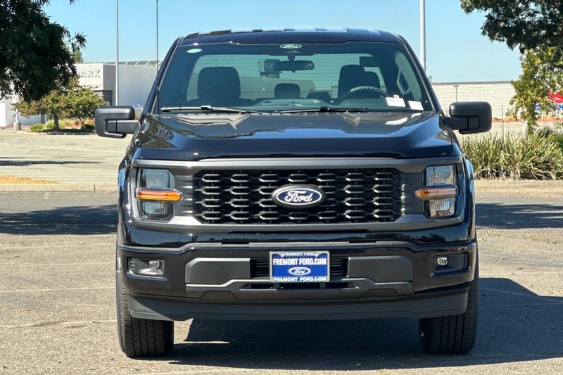 Ford F-150 Vehicle Full-screen Gallery Image 08