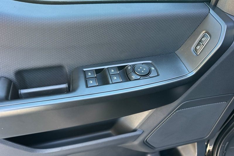 Ford F-150 Vehicle Full-screen Gallery Image 10