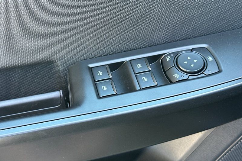 Ford F-150 Vehicle Full-screen Gallery Image 11