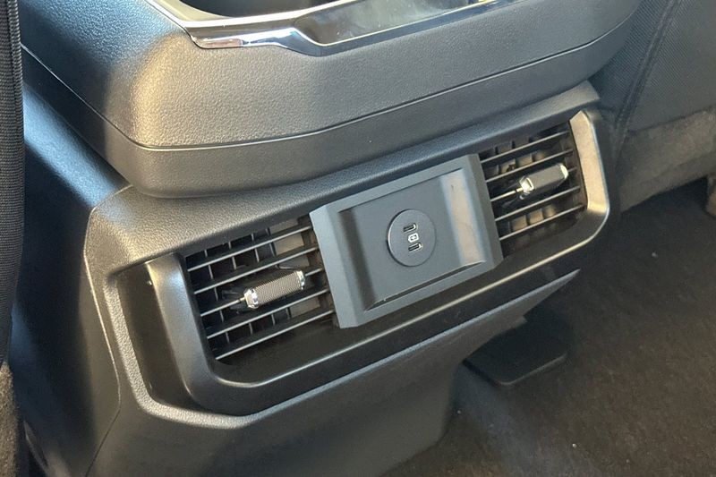 Ford F-150 Vehicle Full-screen Gallery Image 13