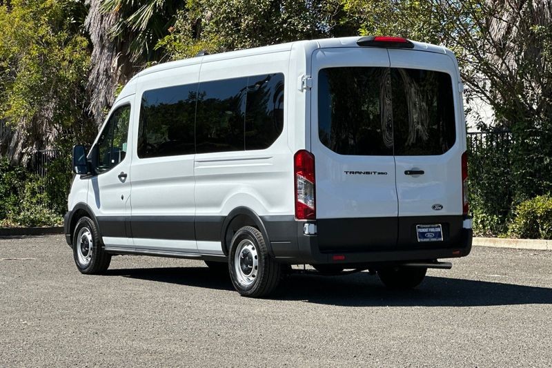 Ford Transit-350 Vehicle Full-screen Gallery Image 05