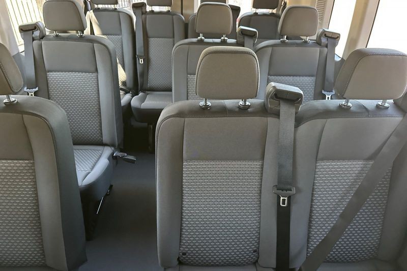Ford Transit-350 Vehicle Full-screen Gallery Image 15