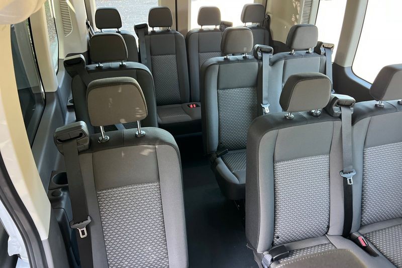 Ford Transit-350 Vehicle Full-screen Gallery Image 15