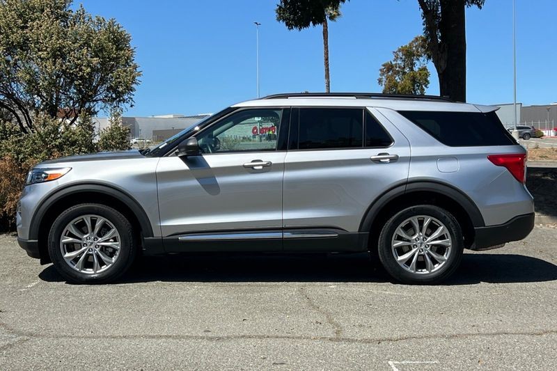 Ford Explorer Vehicle Full-screen Gallery Image 07