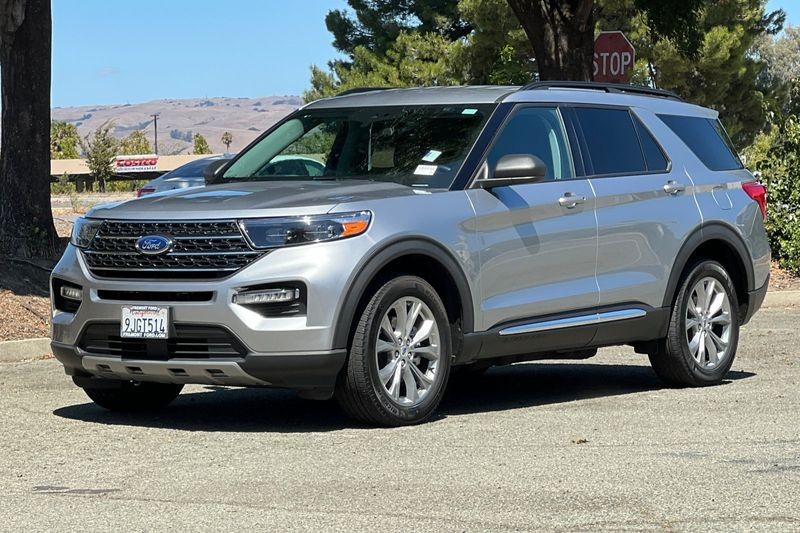 Ford Explorer Vehicle Full-screen Gallery Image 08