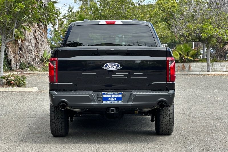 Ford F-150 Vehicle Full-screen Gallery Image 04