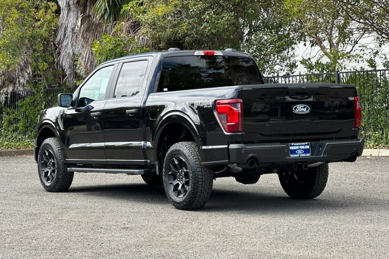 Ford F-150 Vehicle Full-screen Gallery Image 05
