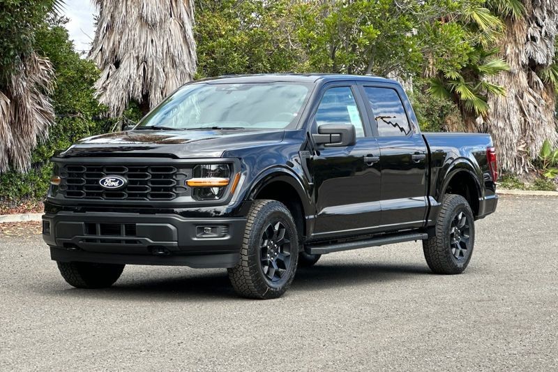 Ford F-150 Vehicle Full-screen Gallery Image 07