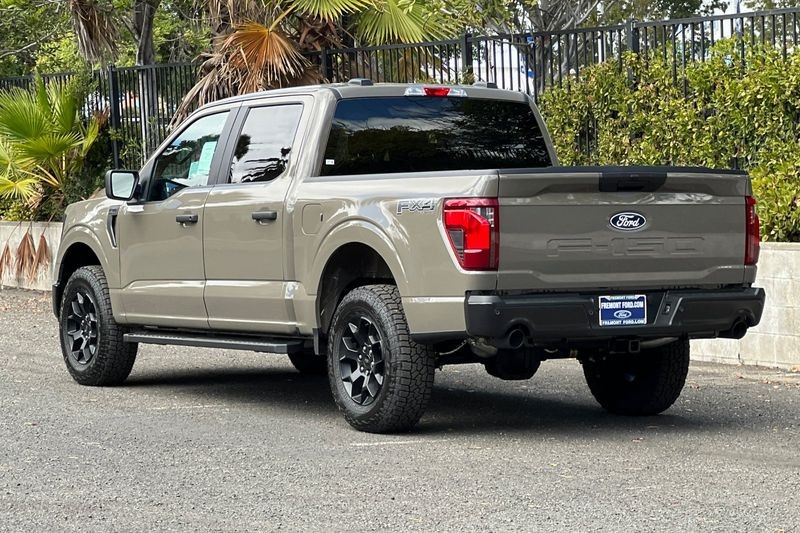 Ford F-150 Vehicle Full-screen Gallery Image 05