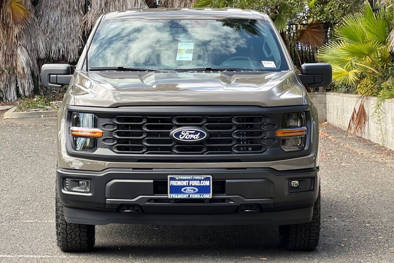 Ford F-150 Vehicle Full-screen Gallery Image 08