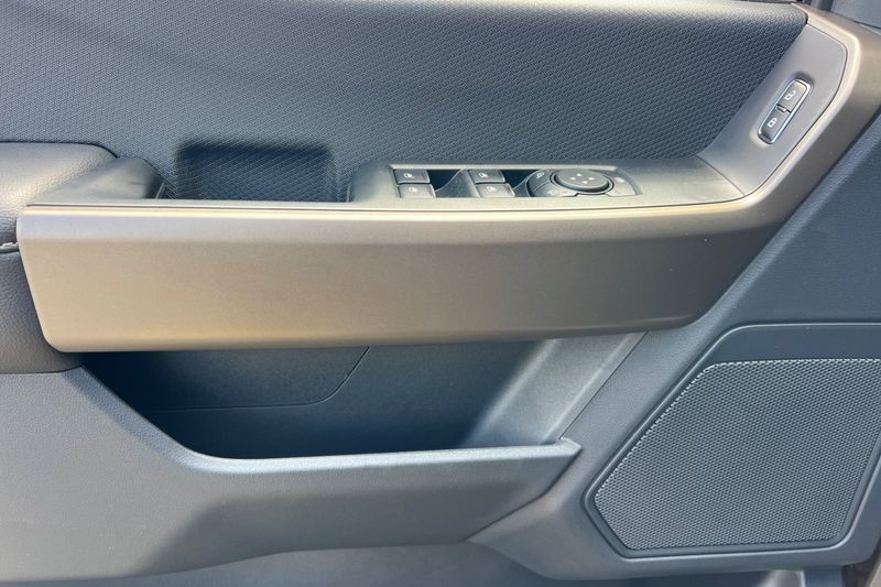 Ford F-150 Vehicle Full-screen Gallery Image 10