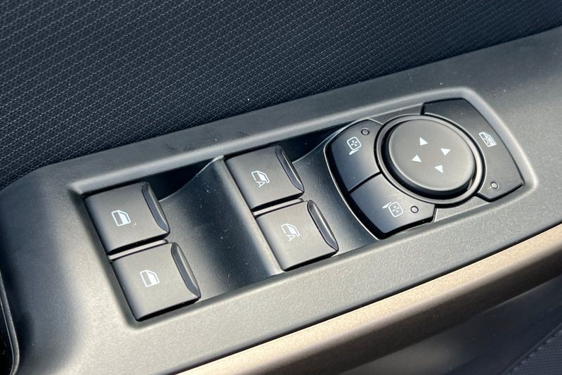 Ford F-150 Vehicle Full-screen Gallery Image 11