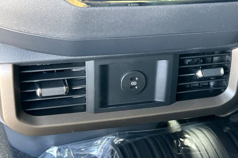 Ford F-150 Vehicle Full-screen Gallery Image 13