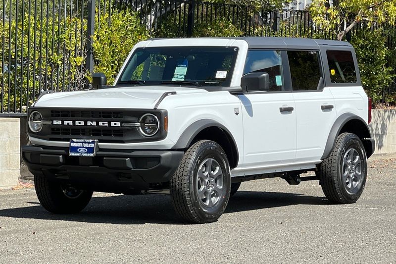 Ford Bronco Vehicle Full-screen Gallery Image 07
