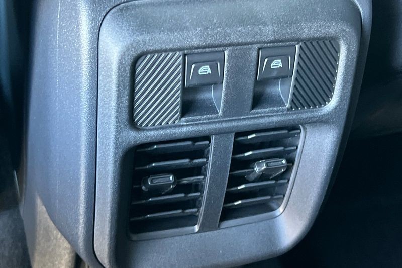 Ford Bronco Vehicle Full-screen Gallery Image 13