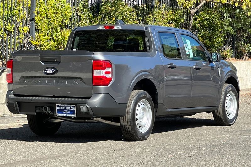 Ford Maverick Vehicle Full-screen Gallery Image 03