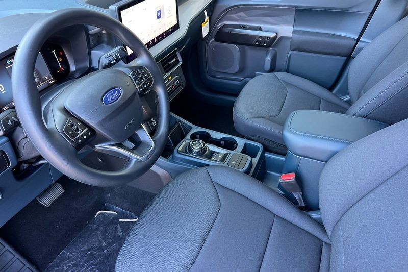 Ford Maverick Vehicle Full-screen Gallery Image 09