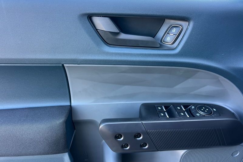 Ford Maverick Vehicle Full-screen Gallery Image 10