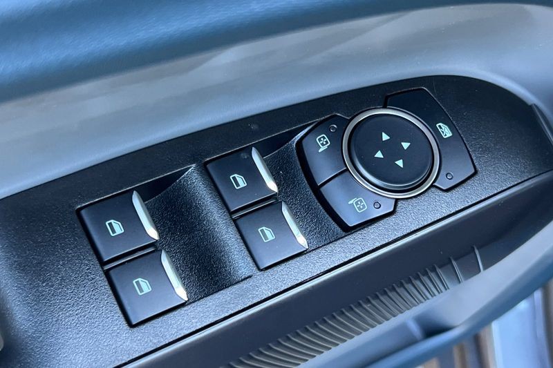 Ford Maverick Vehicle Full-screen Gallery Image 11